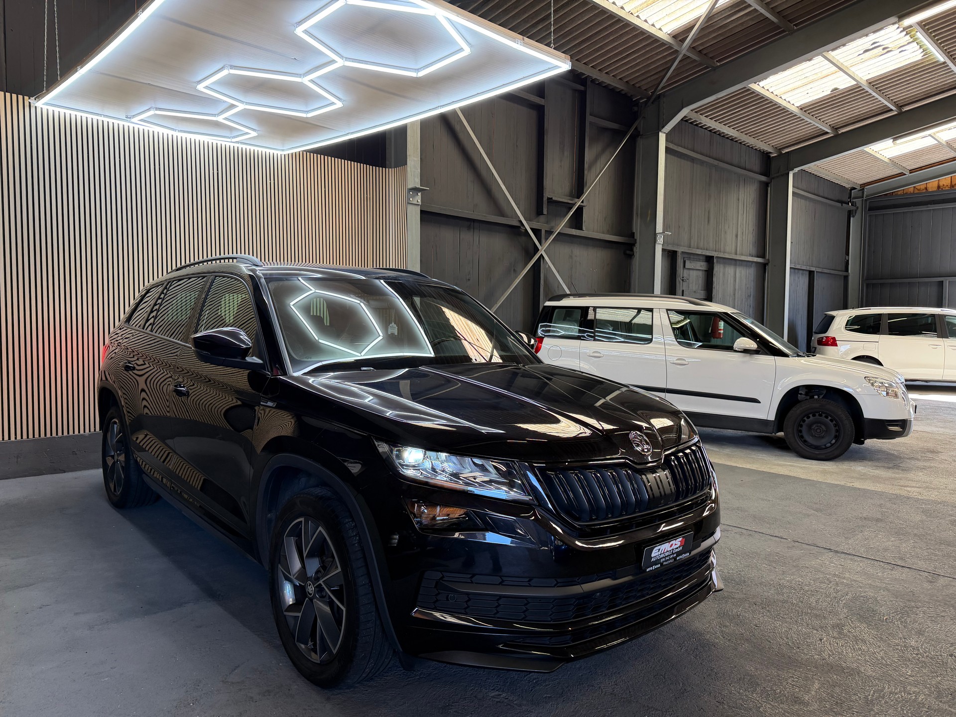 SKODA Kodiaq 2.0 TDI CR Sport Line 4x4 DSG * 7 Plätze *-image-2