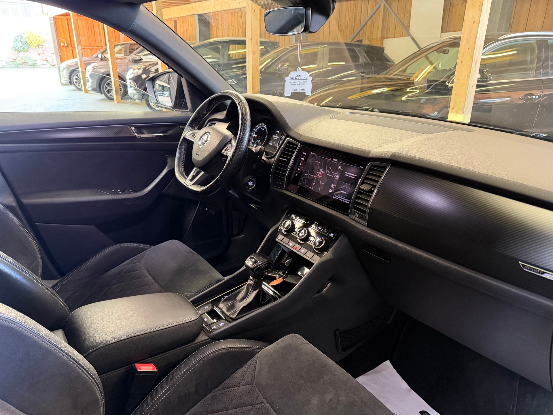 SKODA Kodiaq 2.0 TDI CR Sport Line 4x4 DSG * 7 Plätze *-image-8