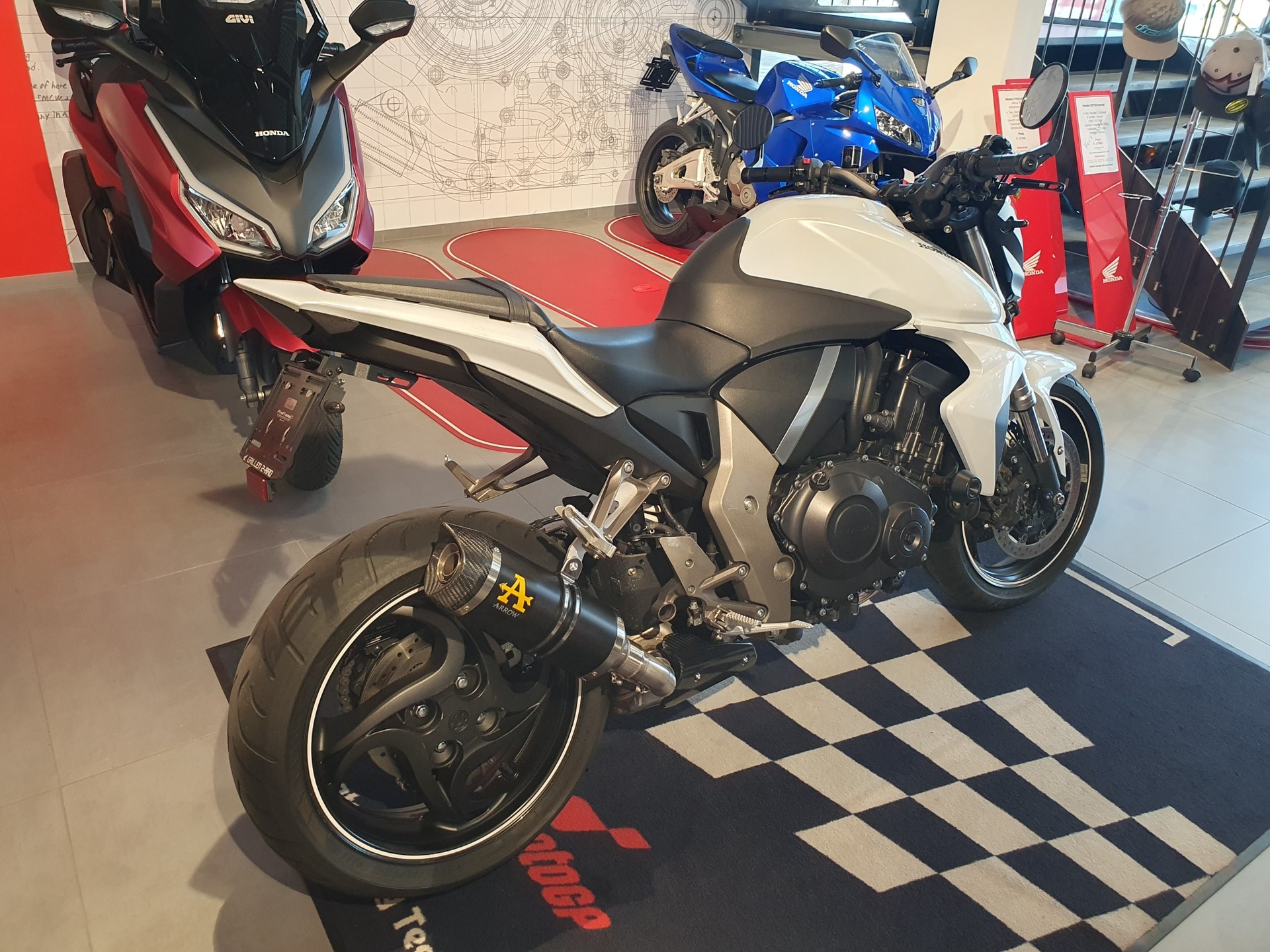 HONDA CB 1000 R ABS-showroom-element-3