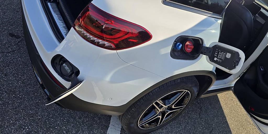 MERCEDES-BENZ GLC 300-image-3
