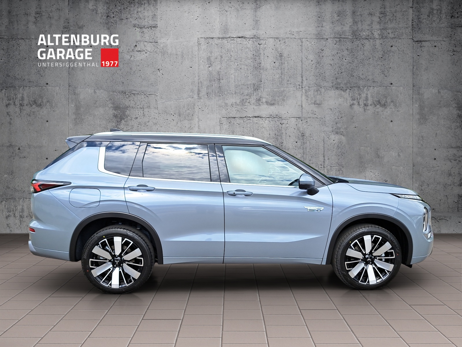 MITSUBISHI Outlander 2.4 PHEV Instyle 4x4-image-5