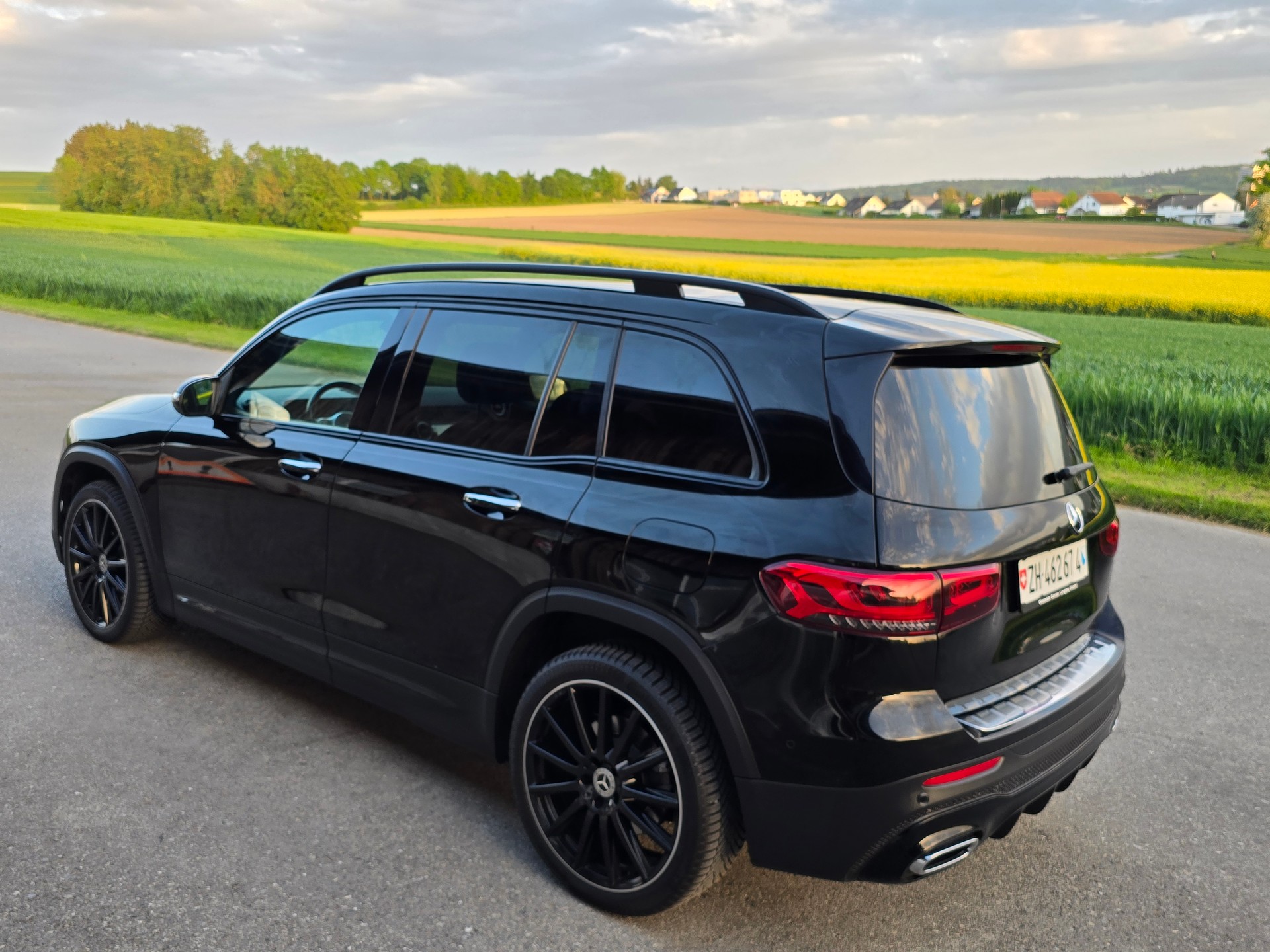 MERCEDES-BENZ GLB 200 d 4Matic AMG Line 8G-Tronic-image-5