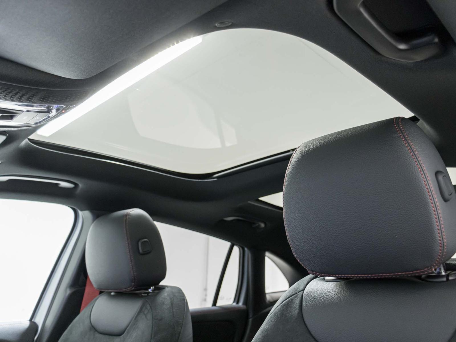 MERCEDES-BENZ GLA 35 AMG 4MATIC-image-9