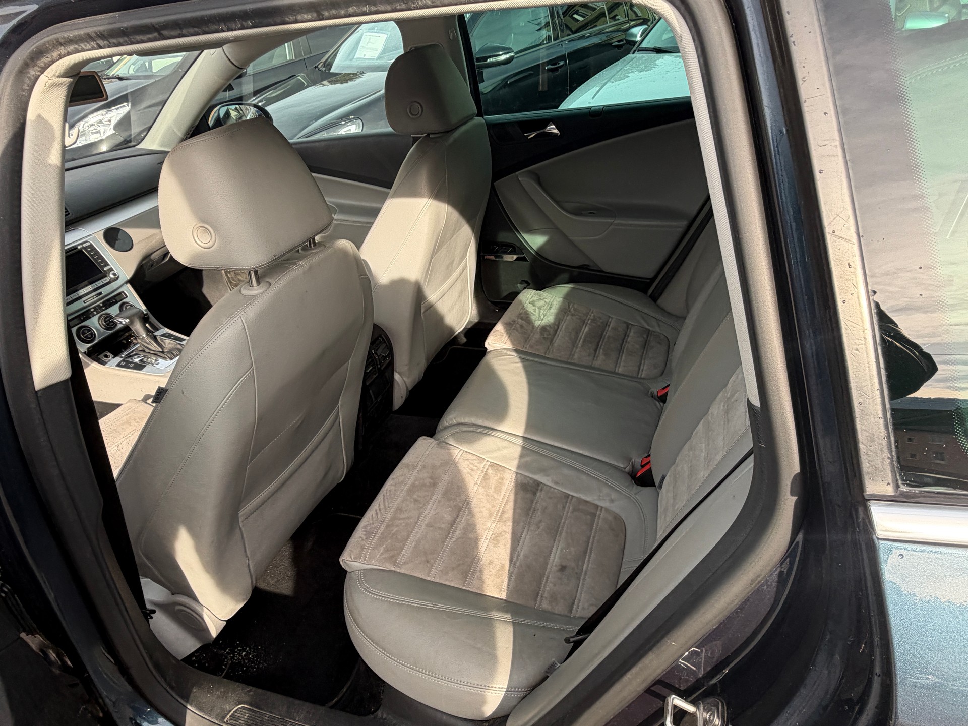 VW Passat Variant 2.0T FSI Highline-image-8