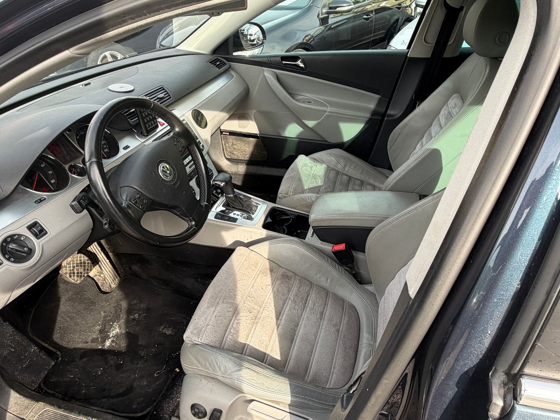 VW Passat Variant 2.0T FSI Highline-image-11