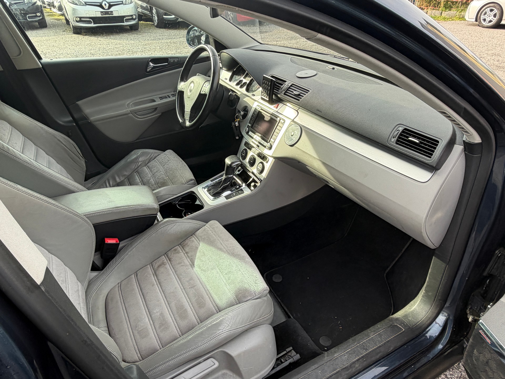 VW Passat Variant 2.0T FSI Highline-image-10