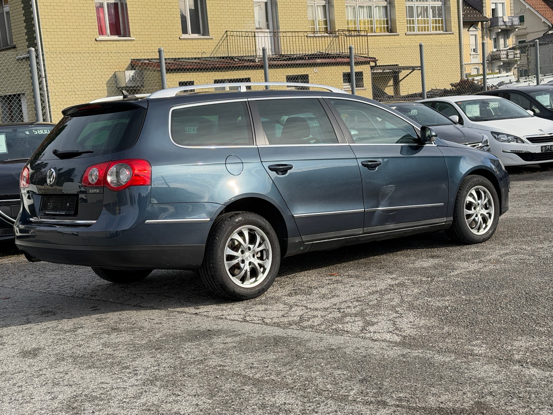 VW Passat Variant 2.0T FSI Highline-image-12