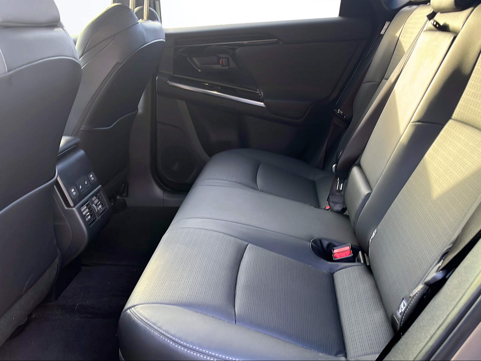 TOYOTA bZ4X Premium 71,4 kWh 4WD-image-8