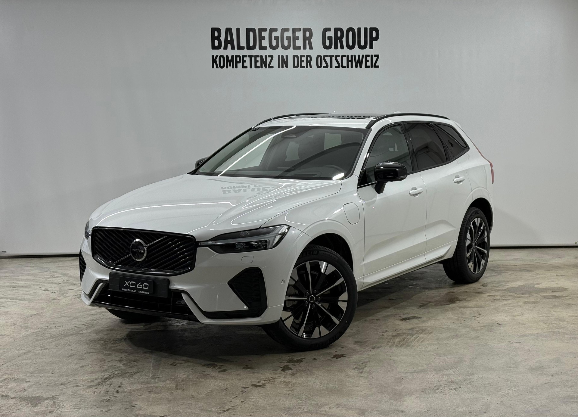 VOLVO XC60 2.0 T6 TE Ultra Dark eAWD-image-0