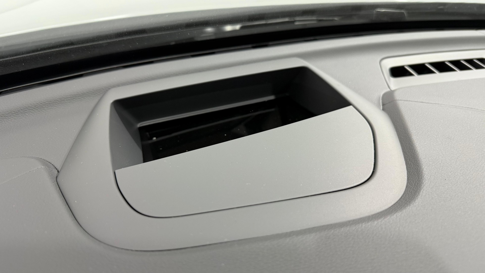 VOLVO XC60 2.0 T6 TE Ultra Dark eAWD-image-14