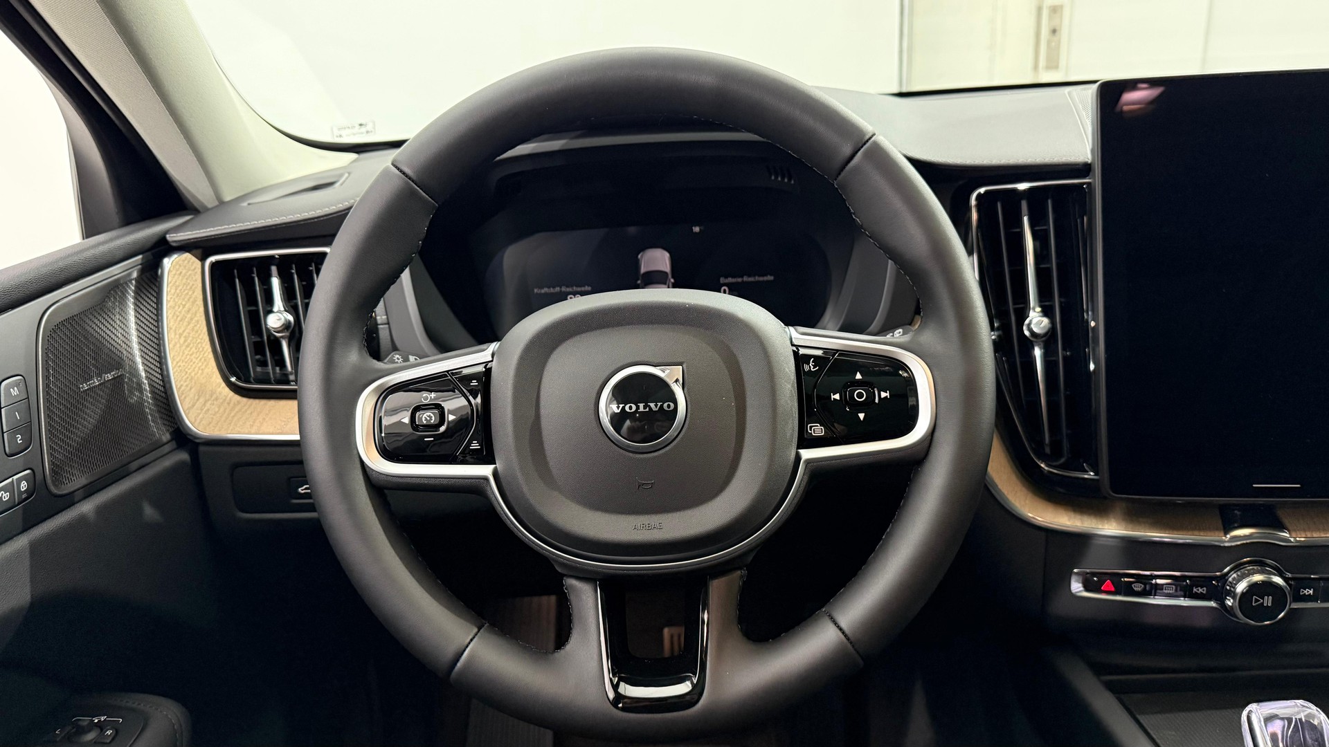 VOLVO XC60 2.0 T6 TE Ultra Dark eAWD-image-12