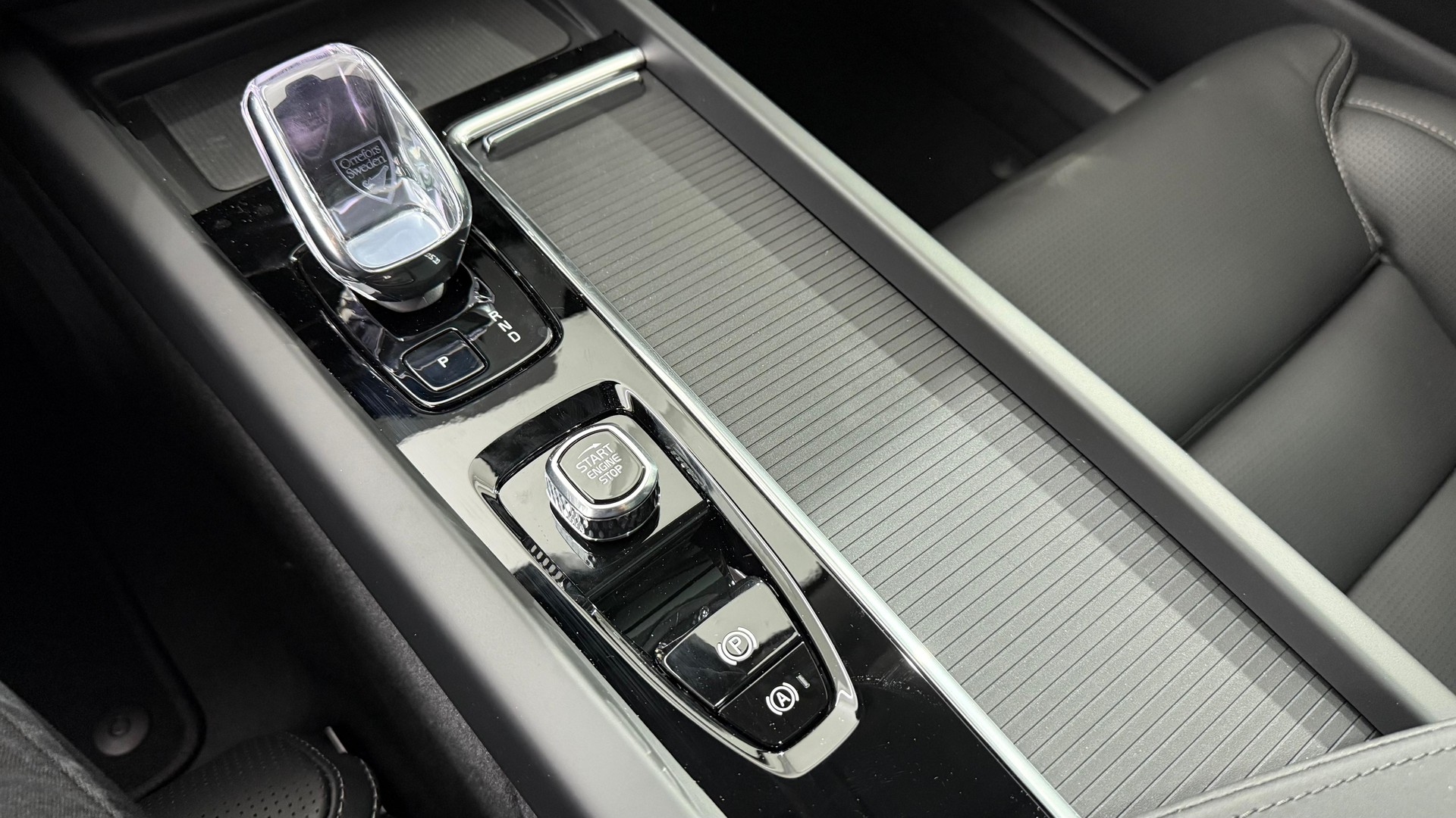 VOLVO XC60 2.0 T6 TE Ultra Dark eAWD-image-11
