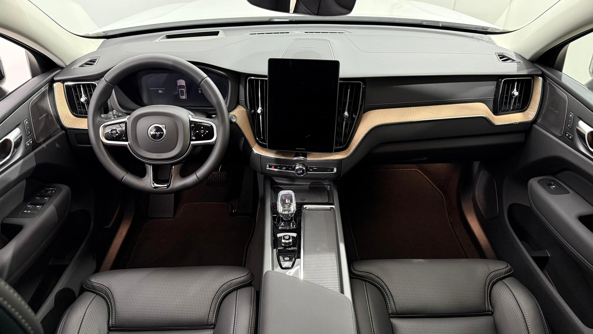 VOLVO XC60 2.0 T6 TE Ultra Dark eAWD-image-4