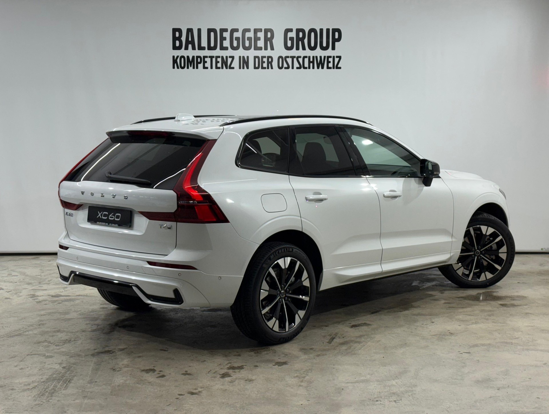 VOLVO XC60 2.0 T6 TE Ultra Dark eAWD-image-2