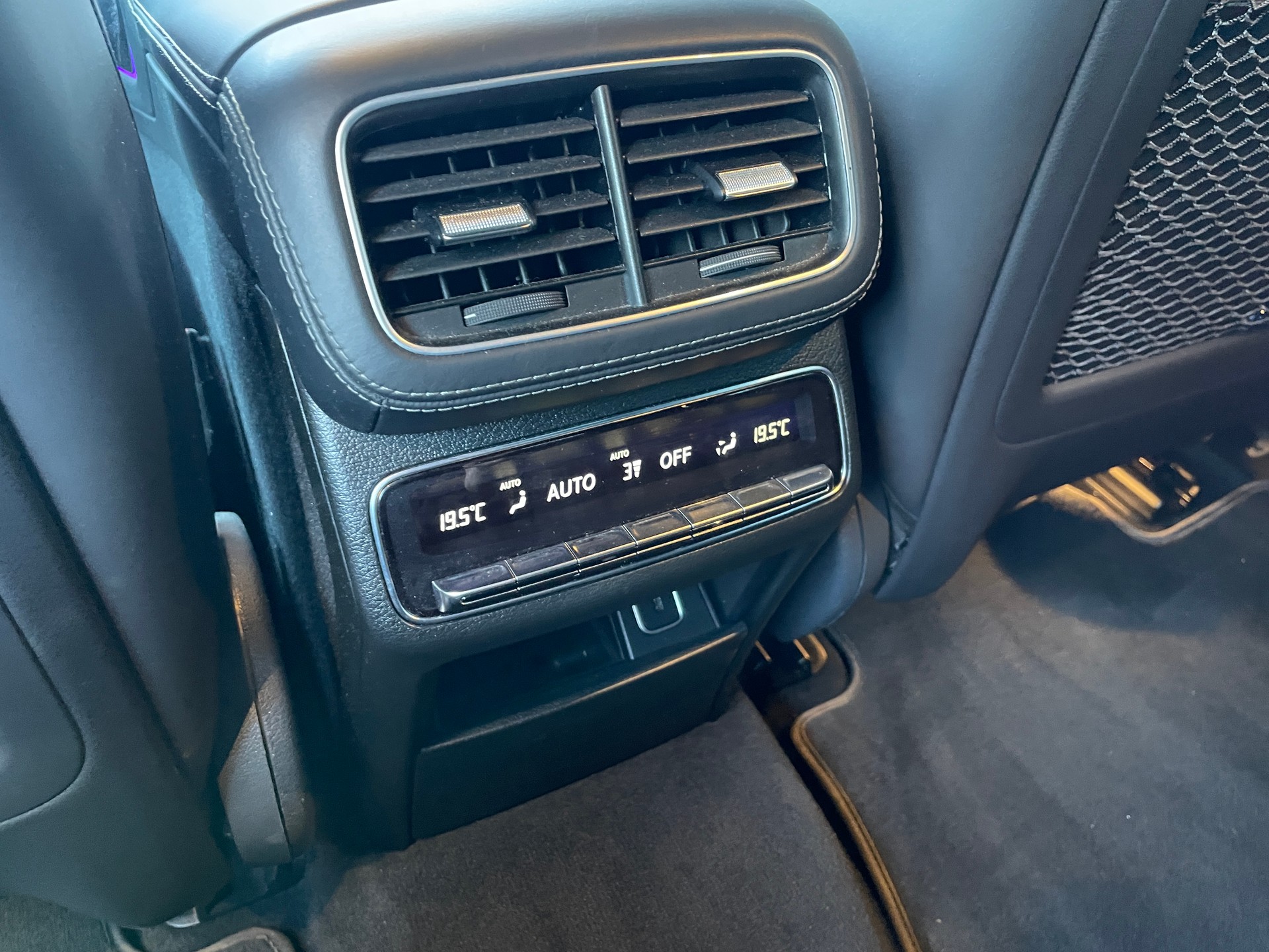 MERCEDES-BENZ GLE Coupé 400 d 4Matic 9G-Tronic AMG Line-image-13