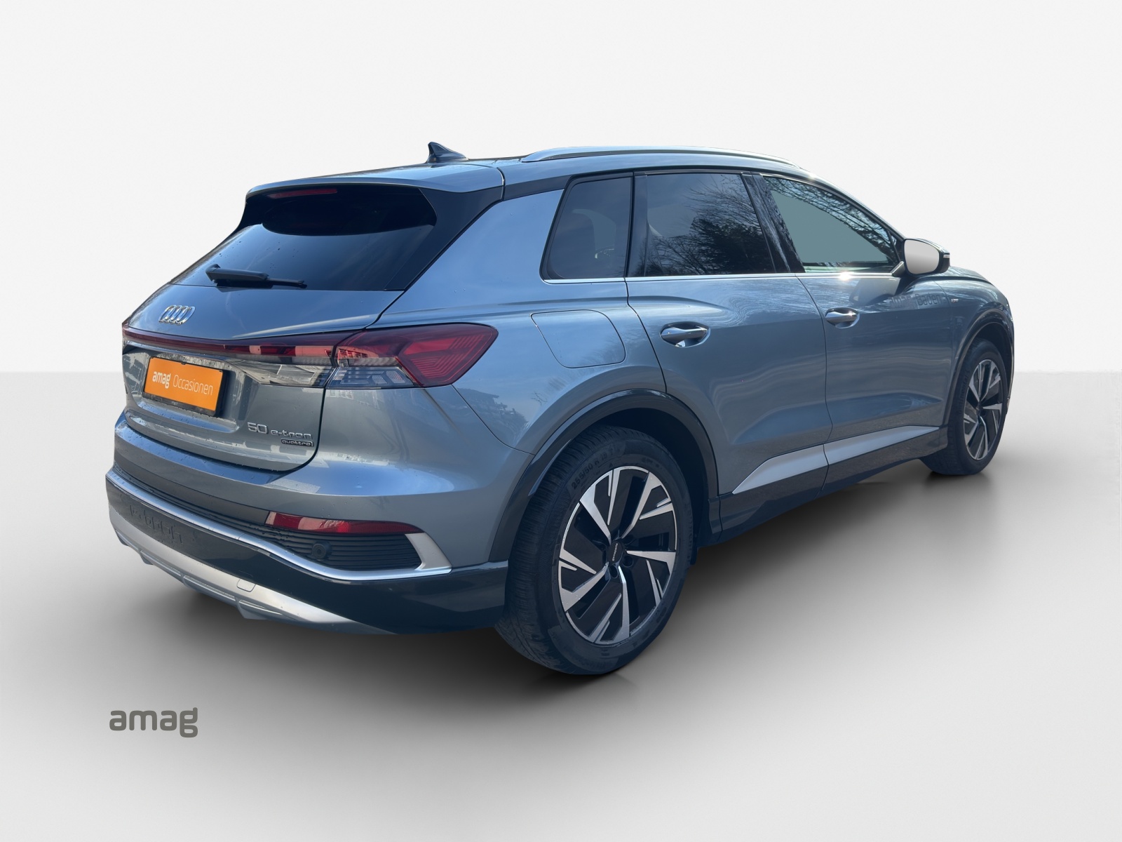 AUDI Q4 e-tron 50 quattro-image-4