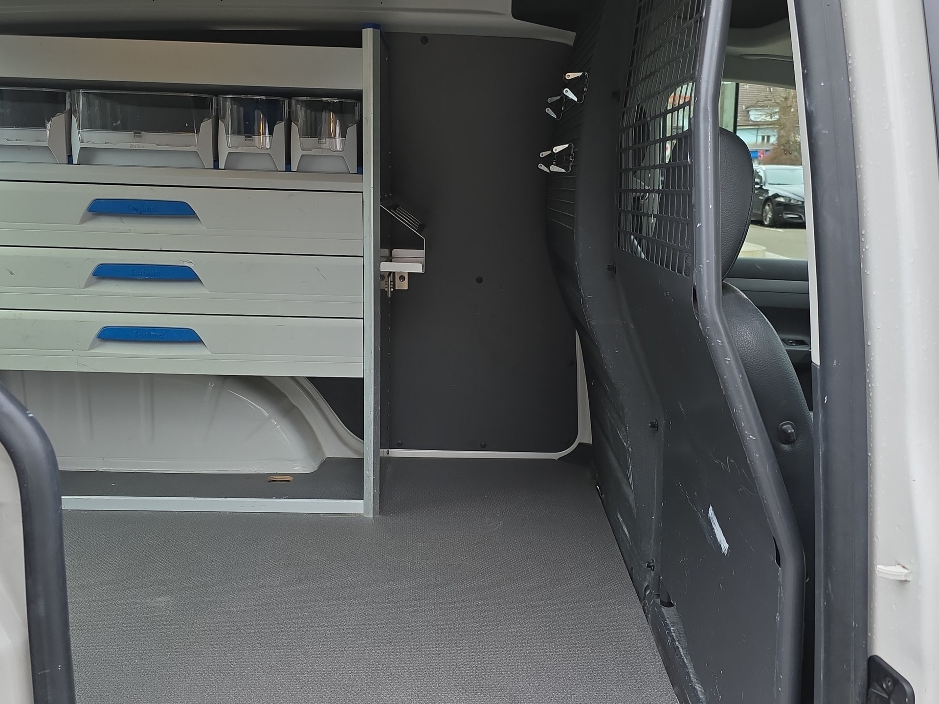 VW Caddy 1.6 TDI DSG-image-13