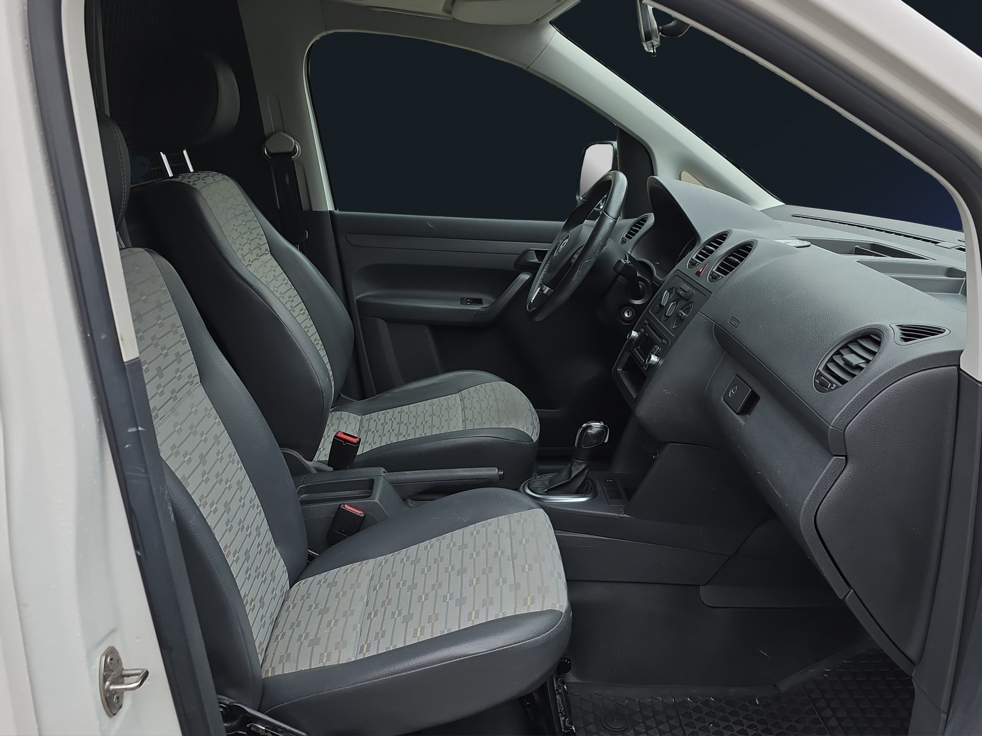 VW Caddy 1.6 TDI DSG-image-10