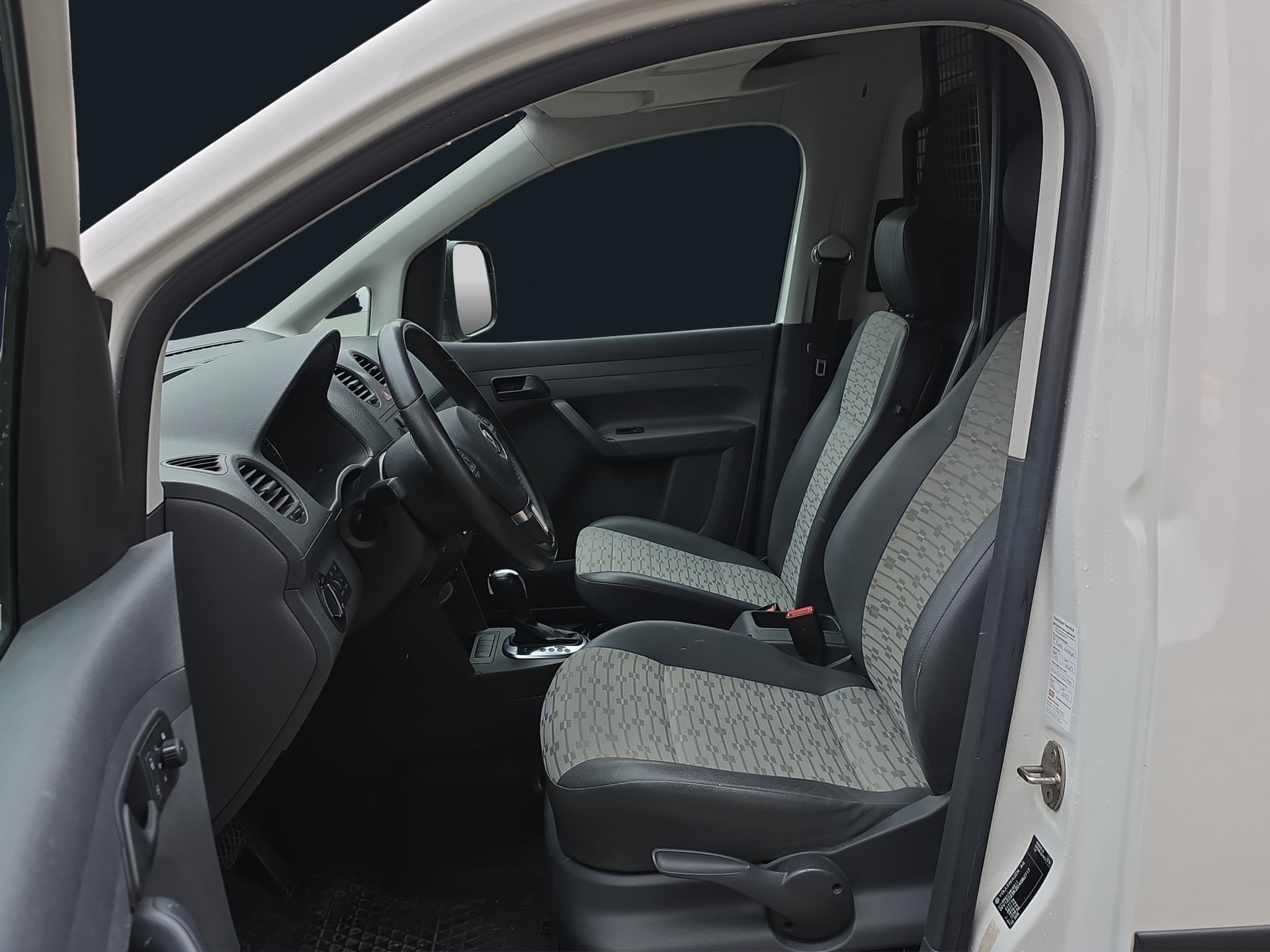 VW Caddy 1.6 TDI DSG-image-9