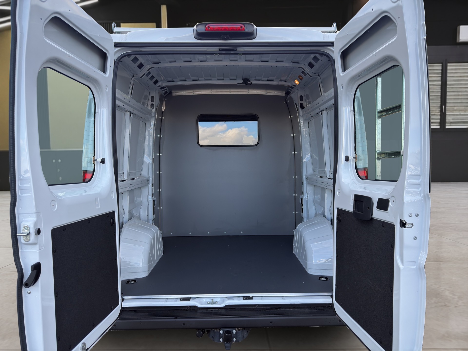 PEUGEOT Boxer Kaw. 435 L2H2 2.2 BlueHDi 140 S/S-image-13