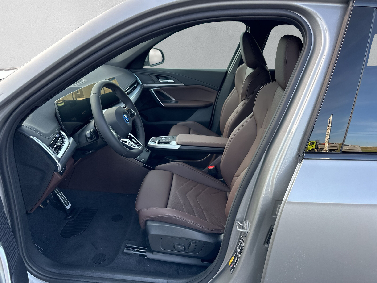 BMW iX1 eDrive 20 M Sport-image-11