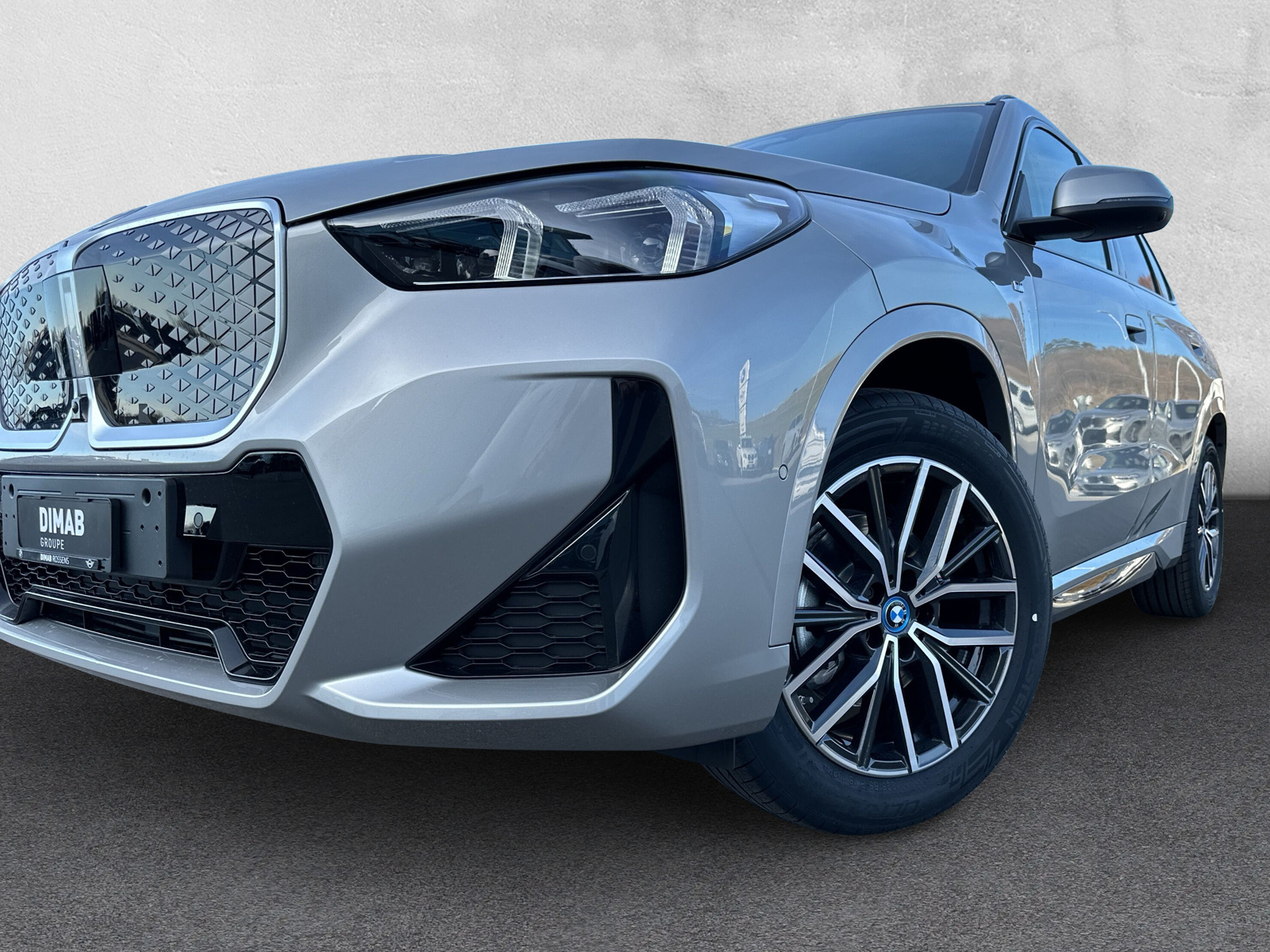 BMW iX1 eDrive 20 M Sport-image-7