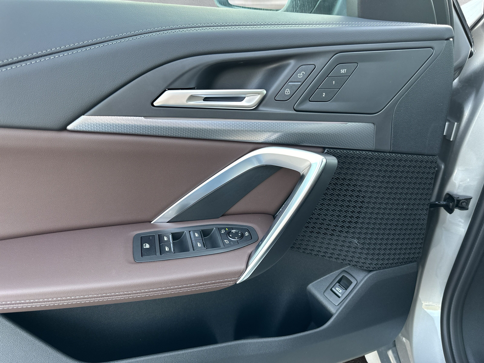 BMW iX1 eDrive 20 M Sport-image-13