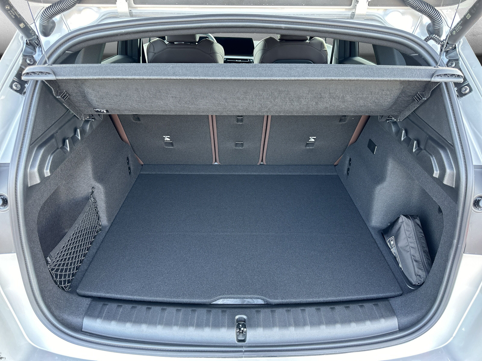 BMW iX1 eDrive 20 M Sport-image-9