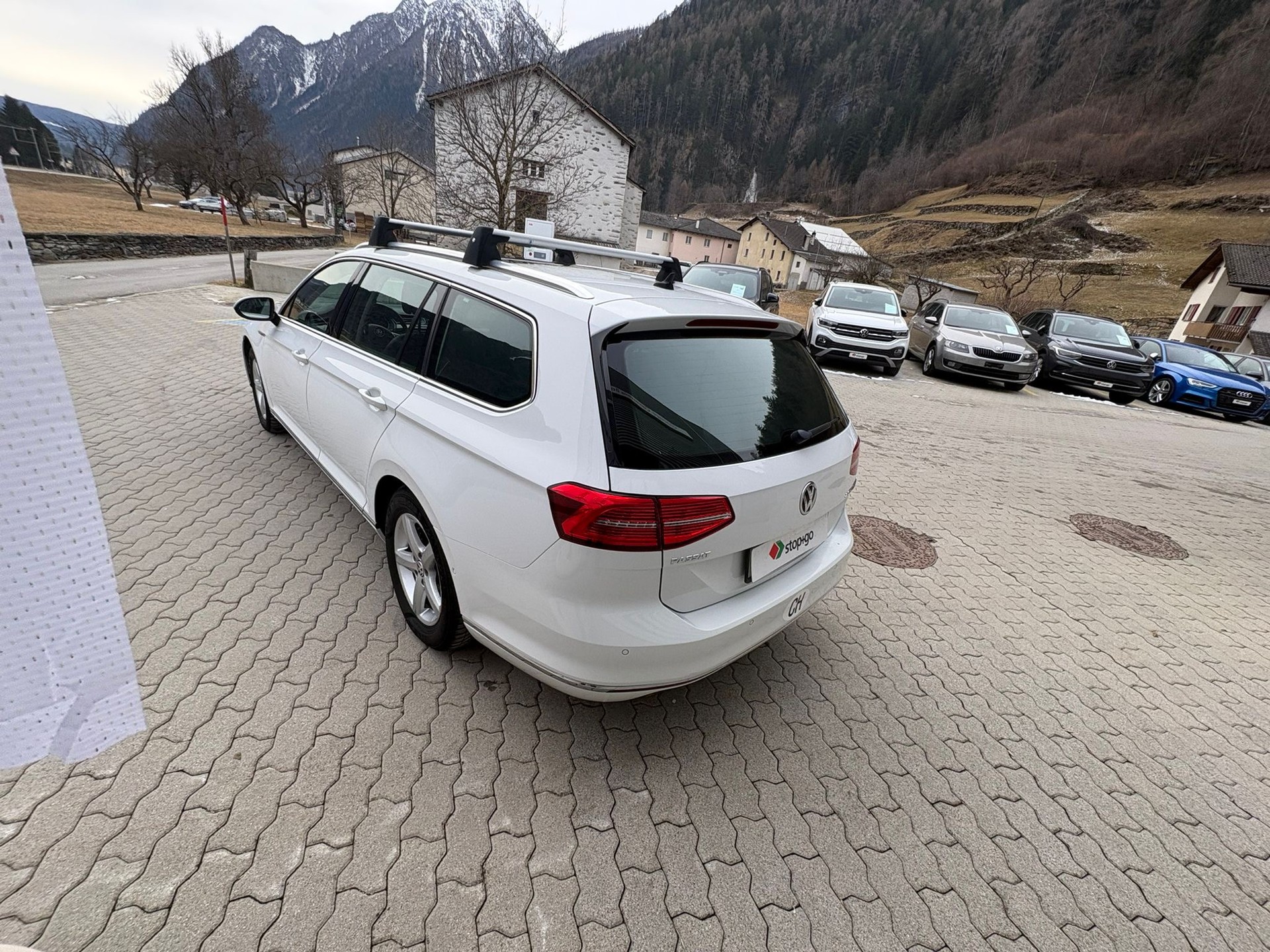 VW Passat Variant 2.0 TDI BMT Highline DSG 4Motion-image-3