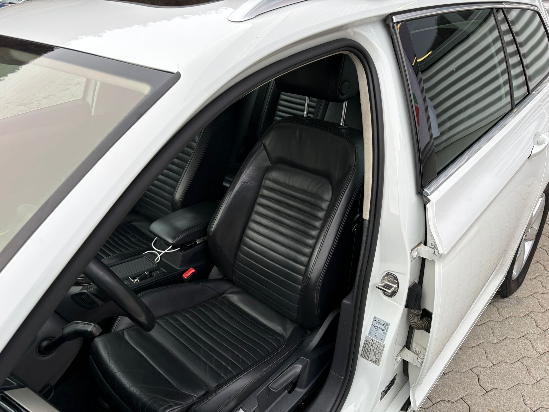 VW Passat Variant 2.0 TDI BMT Highline DSG 4Motion-image-4