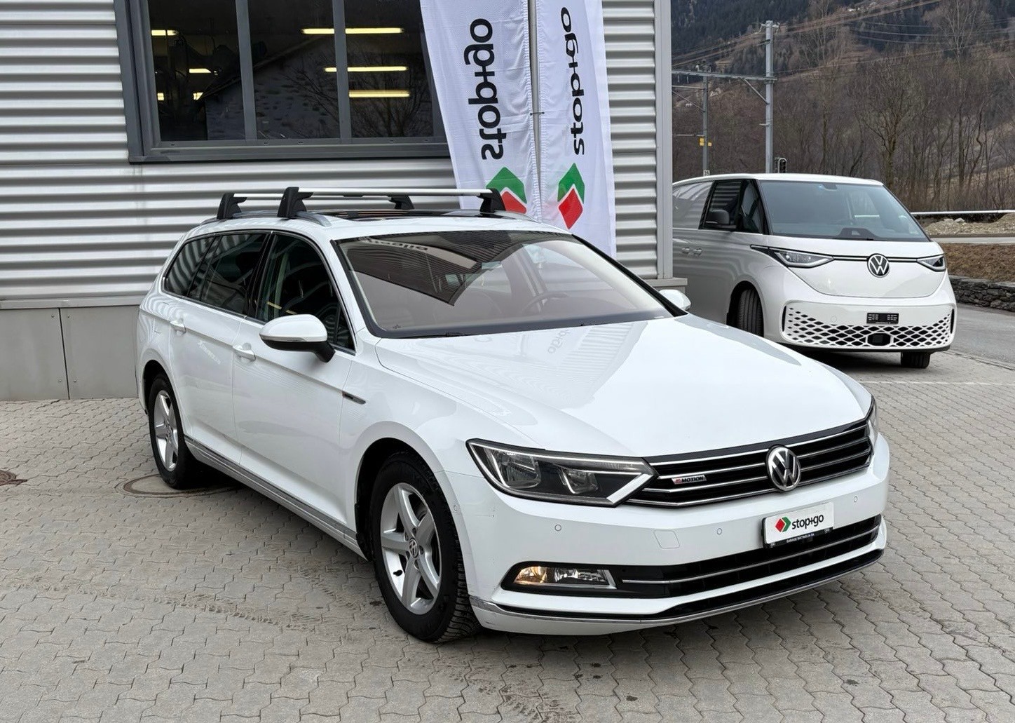 VW Passat Variant 2.0 TDI BMT Highline DSG 4Motion-image-1