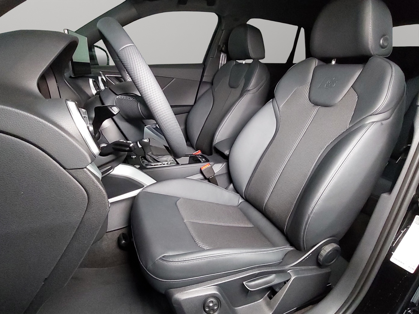 AUDI Q2 40 TFSI advanced Attraction quattro S-tronic-image-5