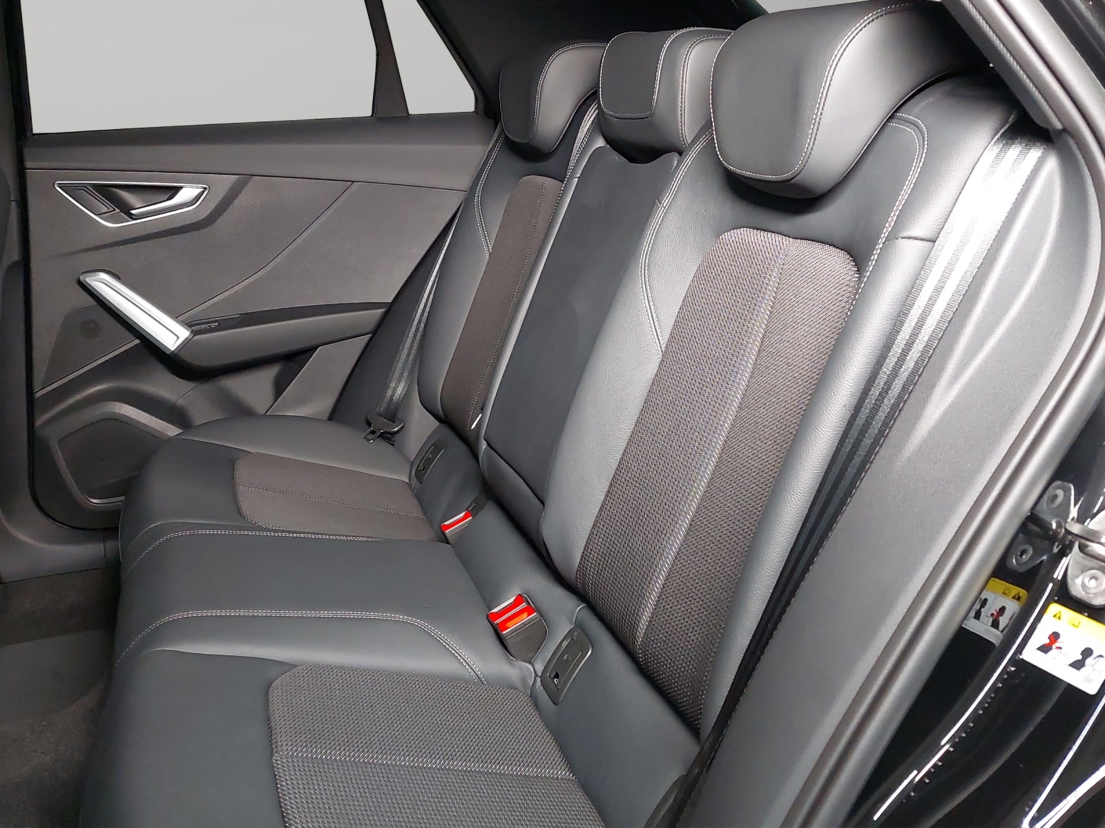 AUDI Q2 40 TFSI advanced Attraction quattro S-tronic-image-8