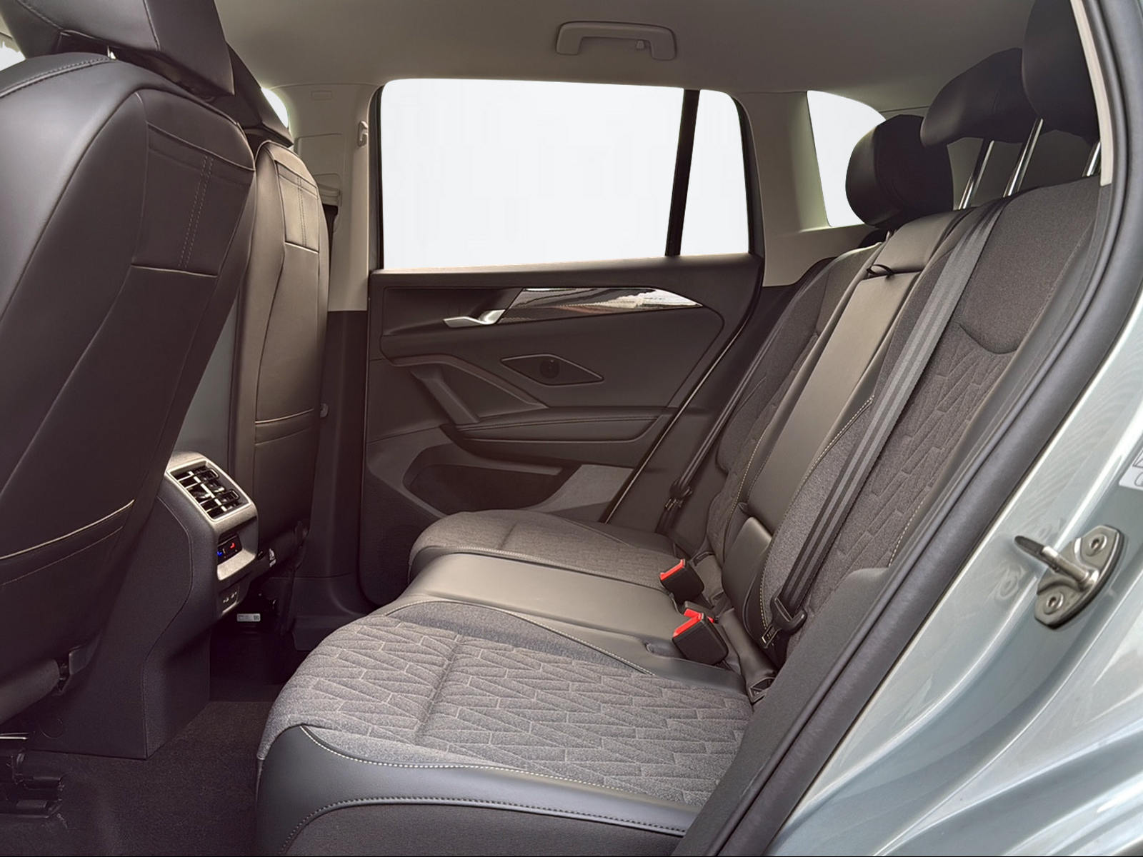 VW Tiguan 2.0 TSI Life United DSG 4motion-image-8