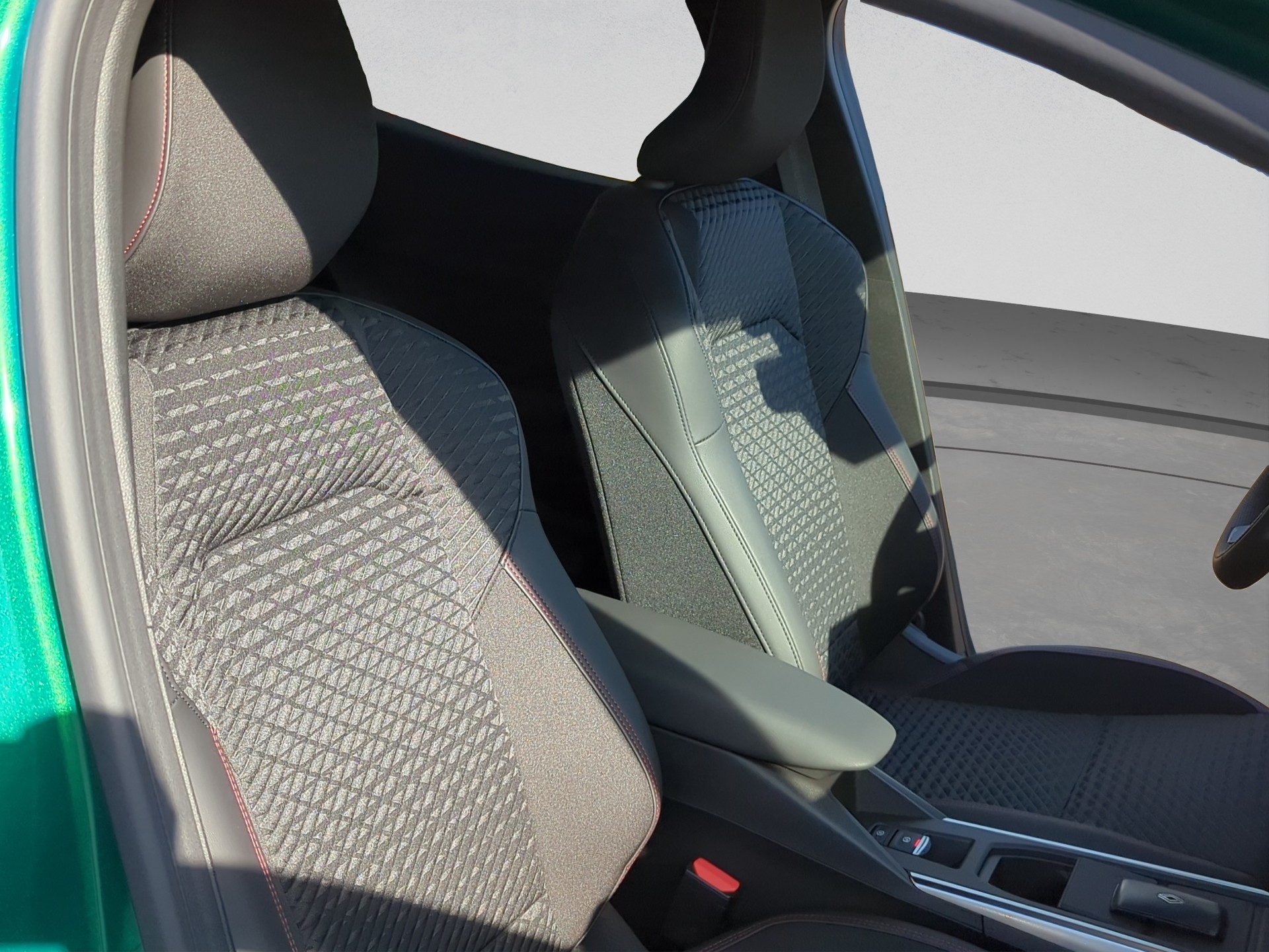 RENAULT Clio 1.8 E-Tech 160 Techno-image-9