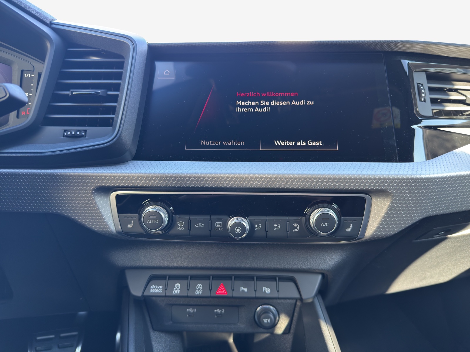 AUDI A1 Sportback 40 TFSI S Line S-tronic-image-10