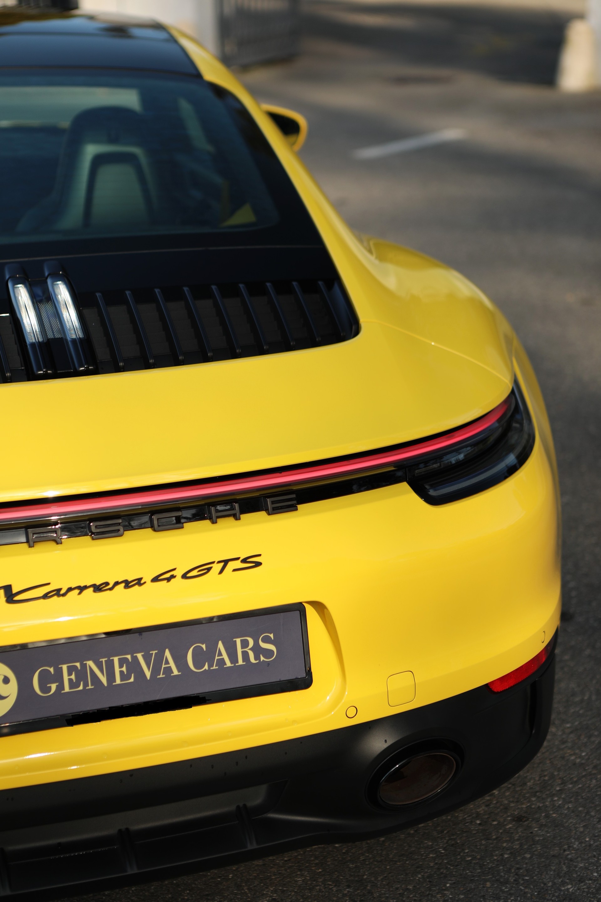 PORSCHE 911 Carrera 4 GTS PDK-image-9