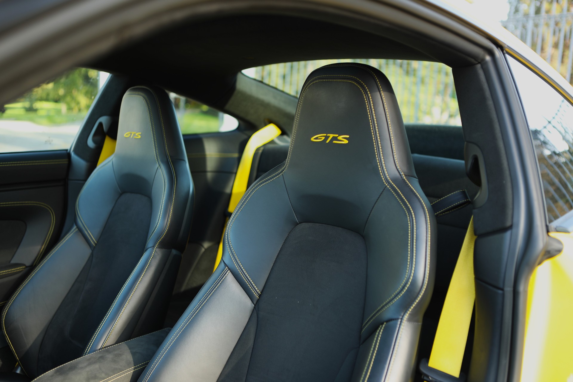 PORSCHE 911 Carrera 4 GTS PDK-image-4