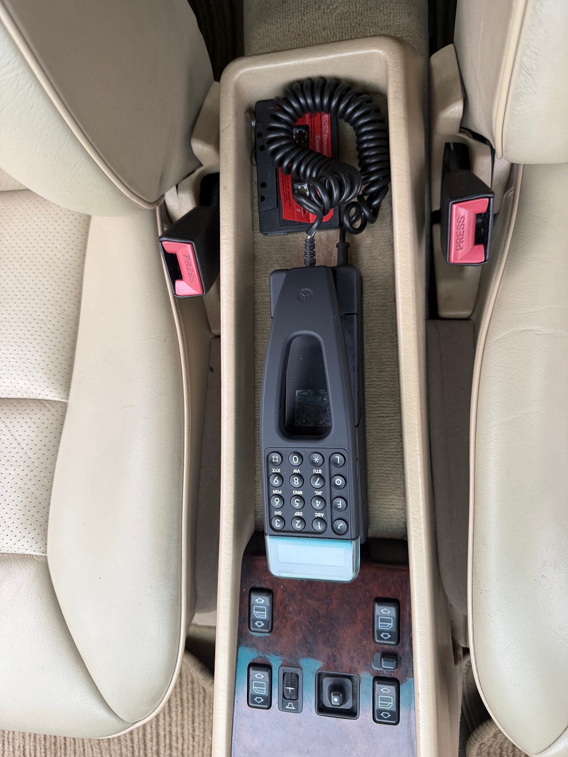 MERCEDES-BENZ 300 CE-24 Veteranenfahrzeug-image-11