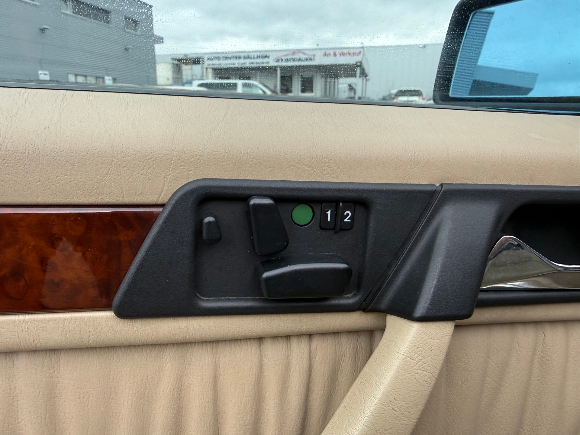 MERCEDES-BENZ 300 CE-24 Veteranenfahrzeug-image-10