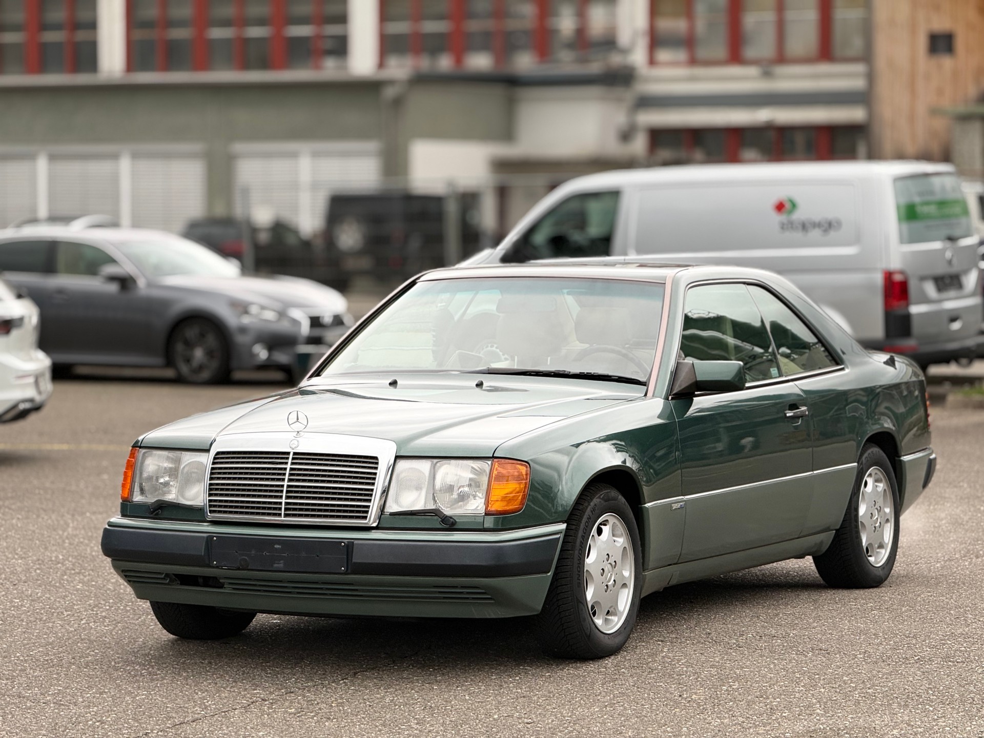 MERCEDES-BENZ 300 CE-24 Veteranenfahrzeug-image-12