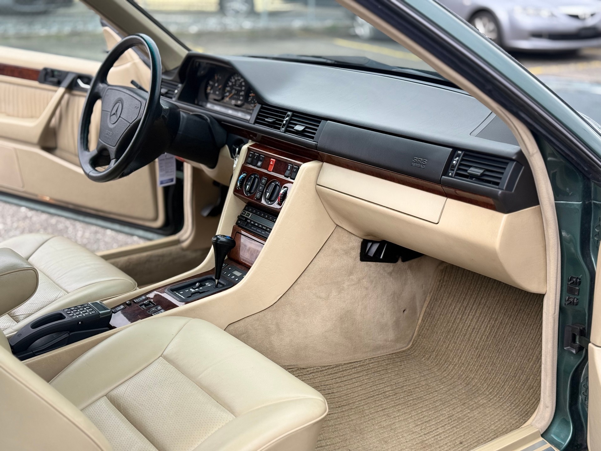 MERCEDES-BENZ 300 CE-24 Veteranenfahrzeug-image-7