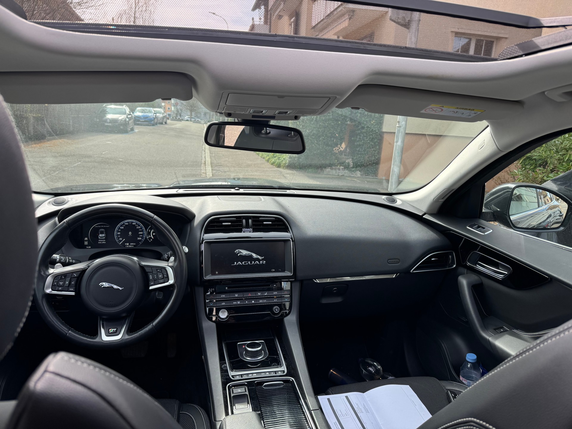 JAGUAR F-Pace 25t 2.0 R-Sport AWD Automatik-image-12