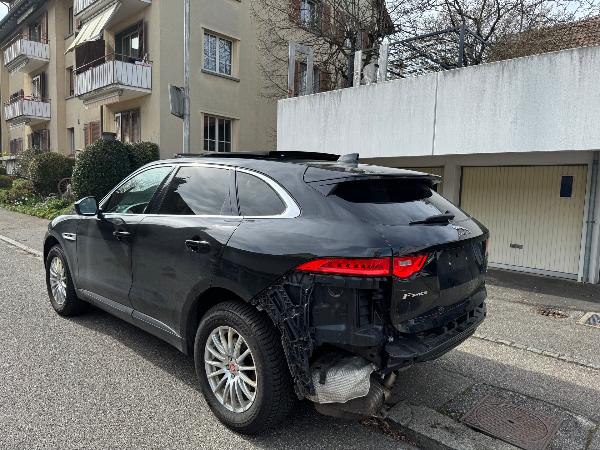 JAGUAR F-Pace 25t 2.0 R-Sport AWD Automatik-image-5