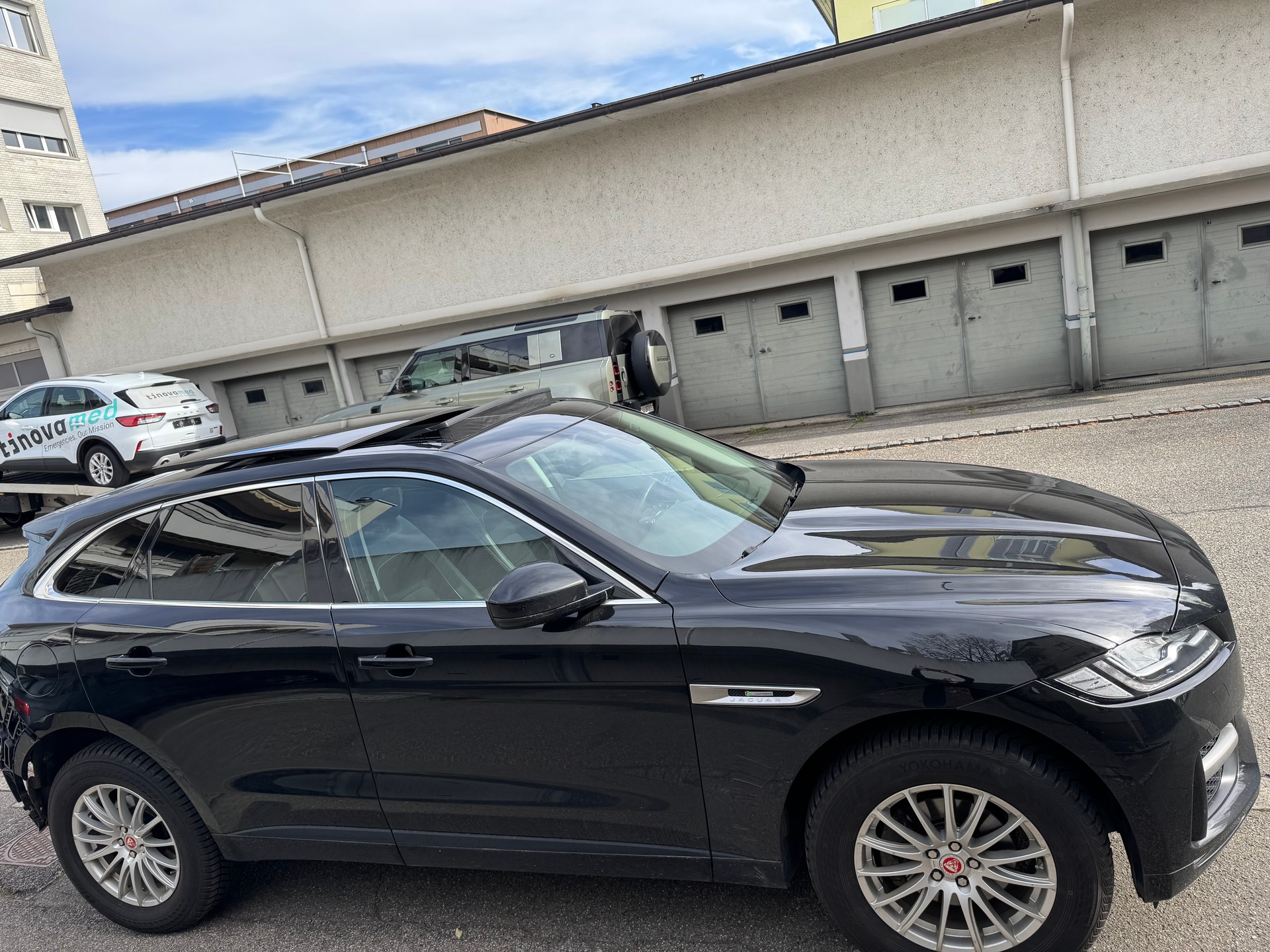 JAGUAR F-Pace 25t 2.0 R-Sport AWD Automatik-image-6