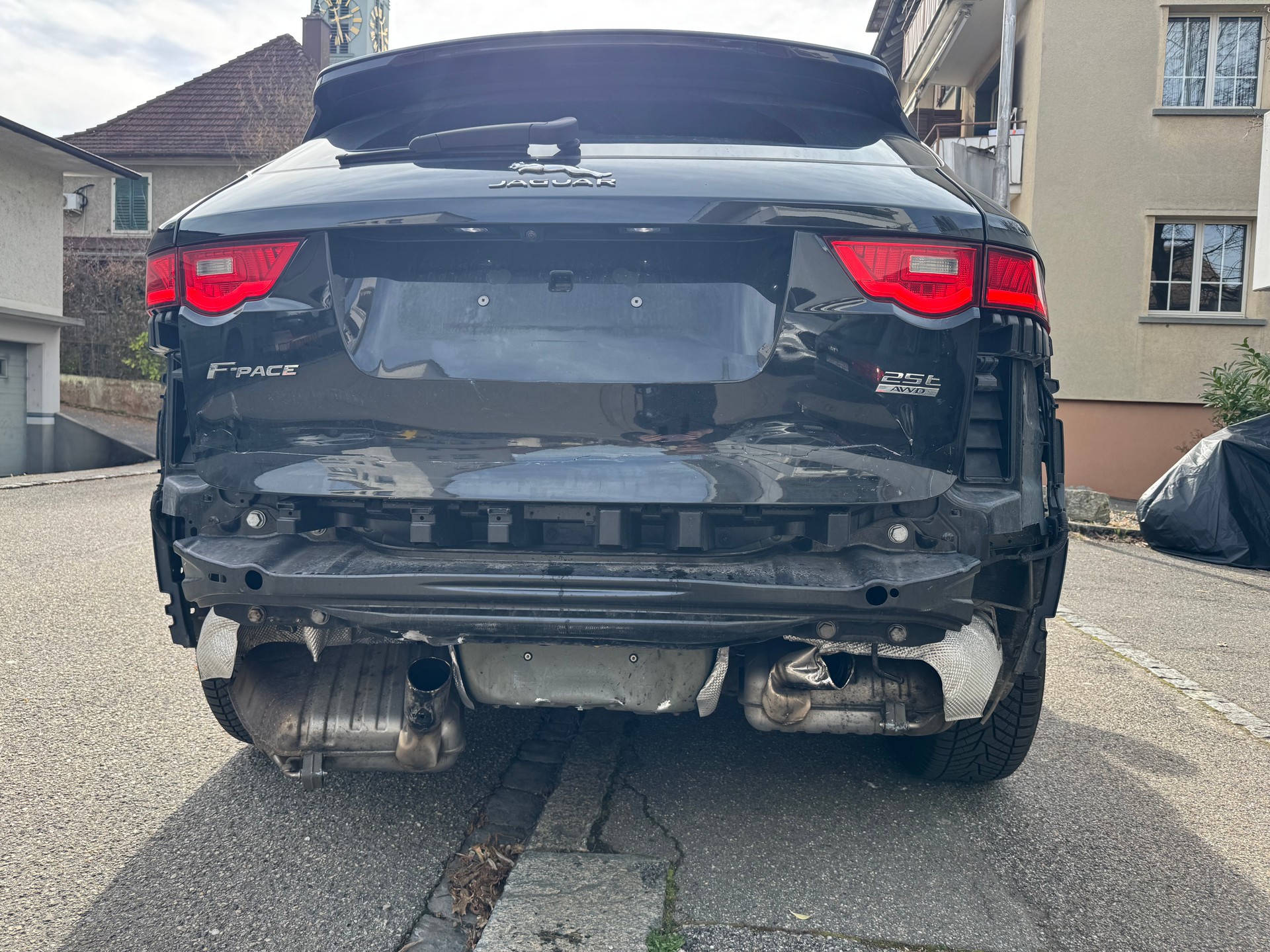 JAGUAR F-Pace 25t 2.0 R-Sport AWD Automatik-image-14