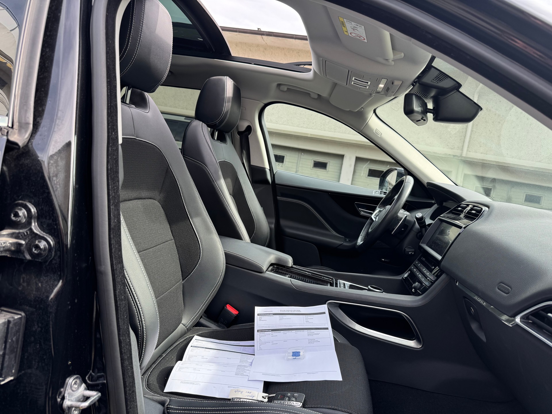 JAGUAR F-Pace 25t 2.0 R-Sport AWD Automatik-image-7