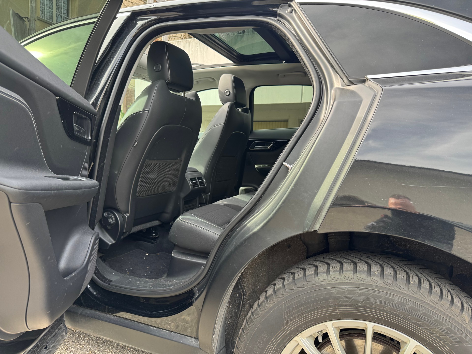 JAGUAR F-Pace 25t 2.0 R-Sport AWD Automatik-image-13