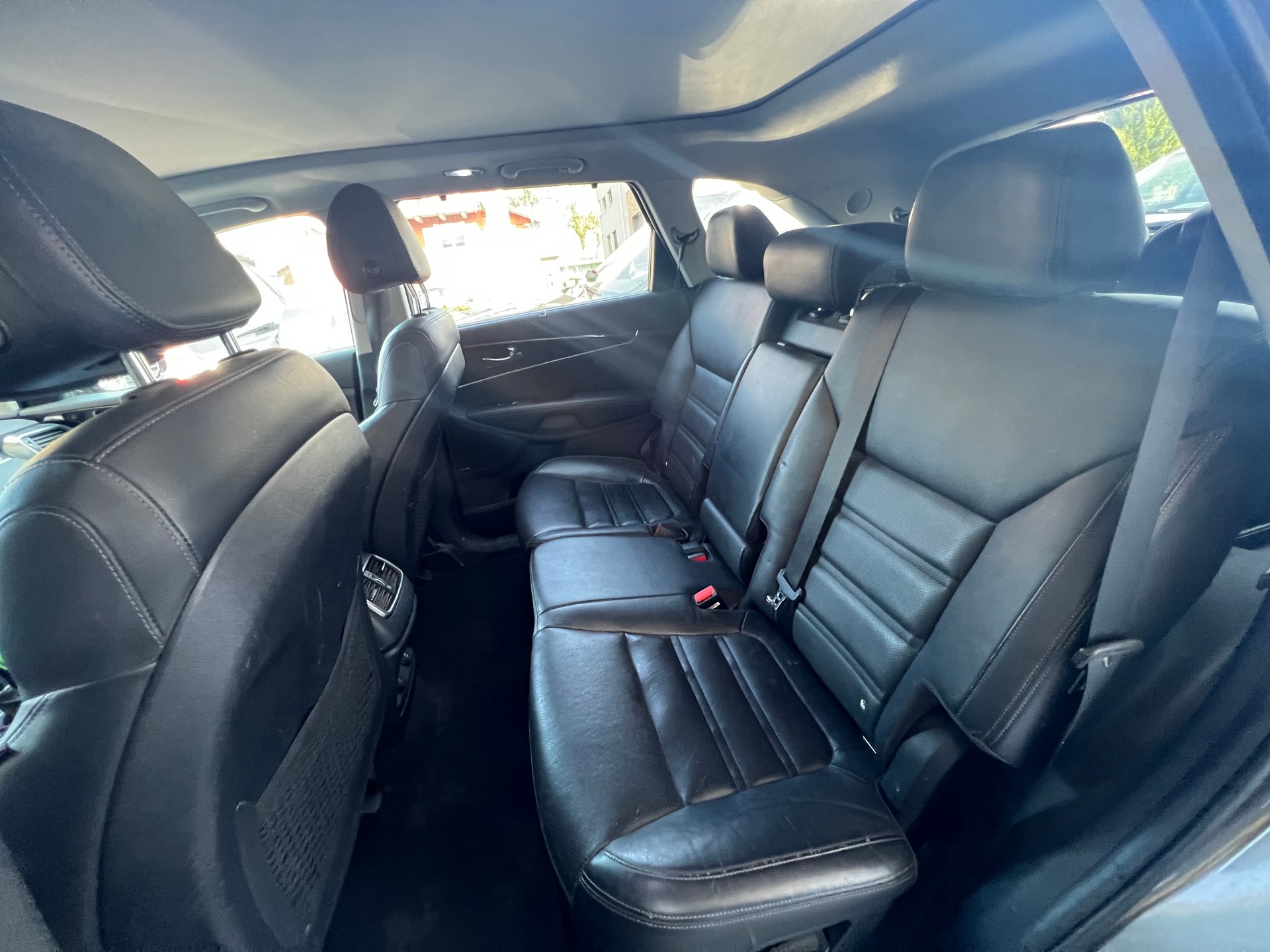 KIA Sorento 2.2 CRDI Style 7P. Automatic-image-16