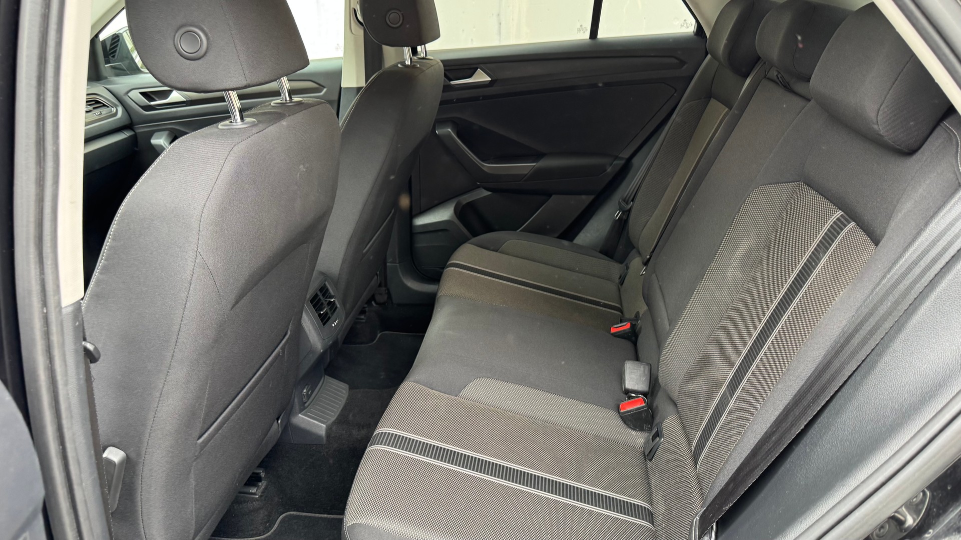 VW T-Roc 1.0 TSI Advance-image-9